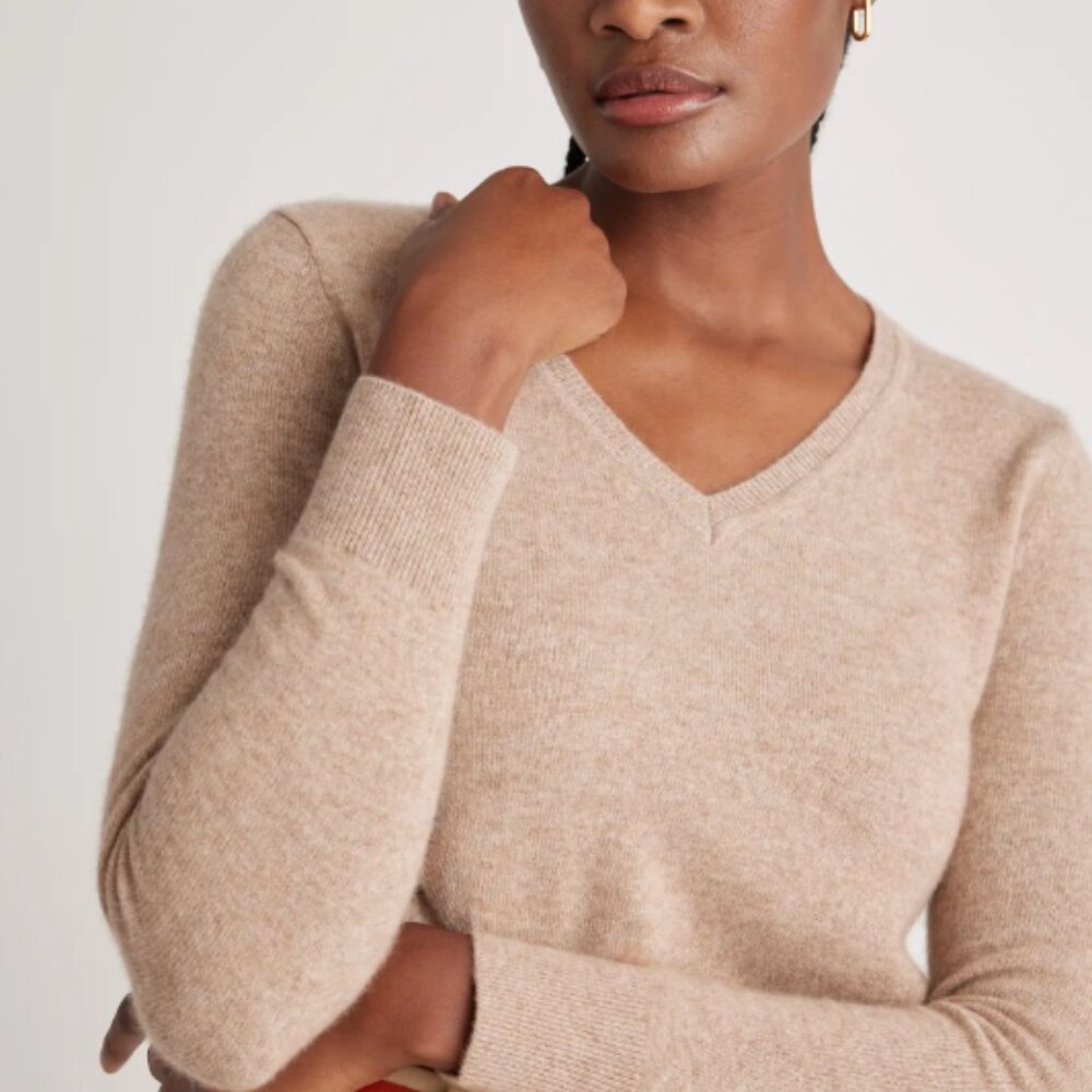 Quince Cashmere Sweater V-neck Medium Oatmeal Color